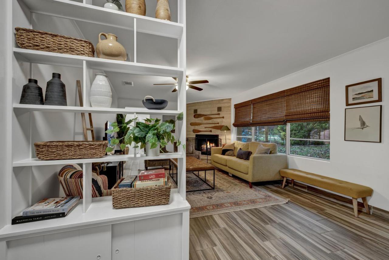 Luxury Lakefront Oasis With Boat Dock-Firepit McQueeney Eksteriør billede