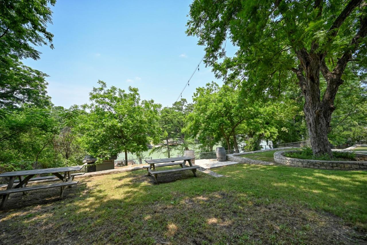 Luxury Lakefront Oasis With Boat Dock-Firepit McQueeney Eksteriør billede