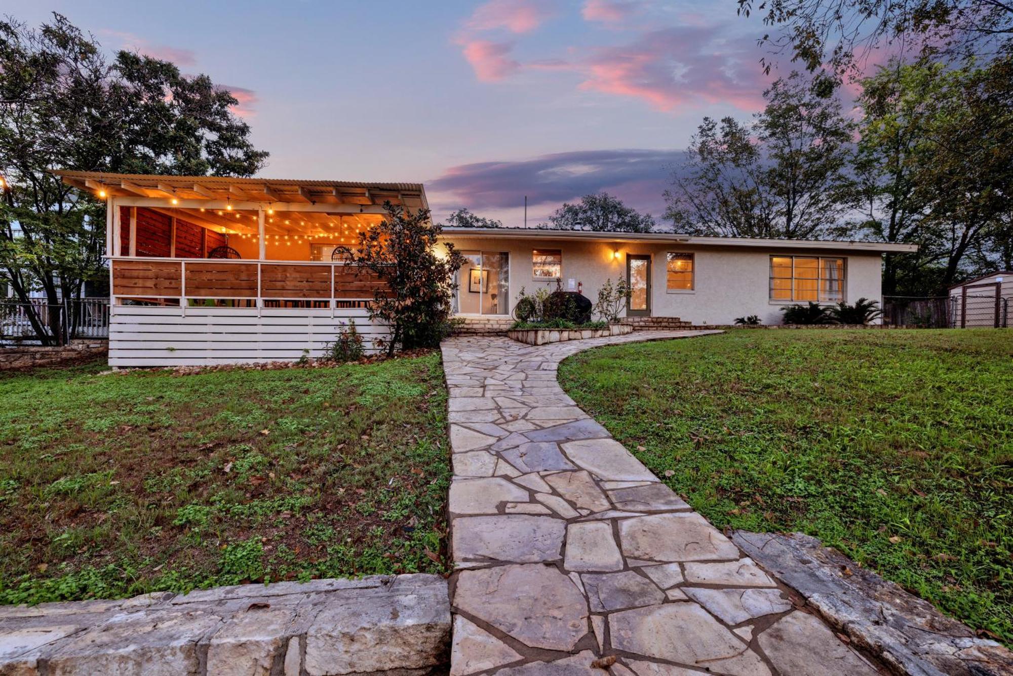 Luxury Lakefront Oasis With Boat Dock-Firepit McQueeney Eksteriør billede