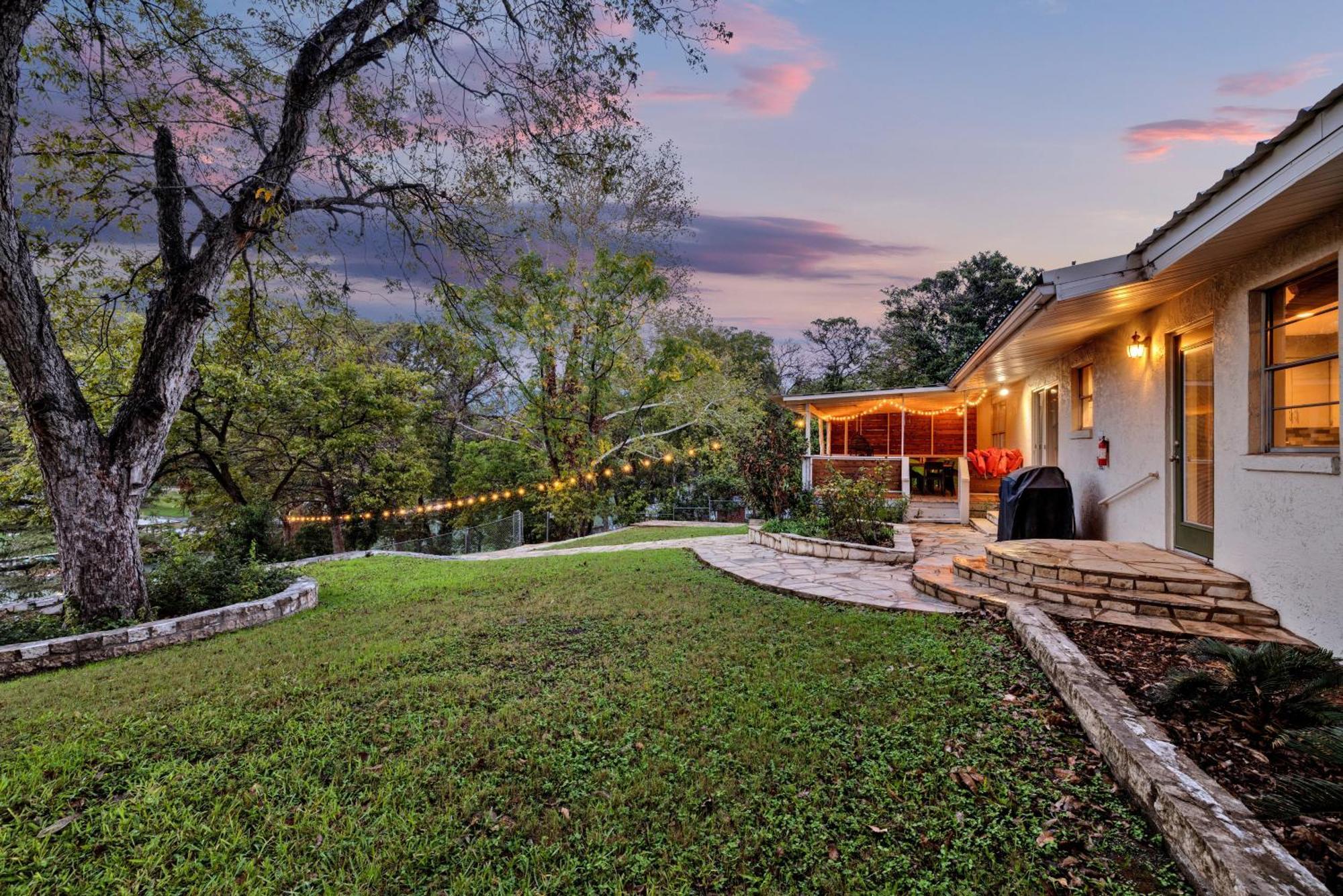 Luxury Lakefront Oasis With Boat Dock-Firepit McQueeney Eksteriør billede